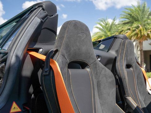 Used 2022 McLaren 720S Spider image 31