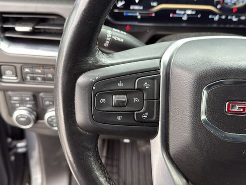 Used 2022 GMC Yukon SLT w/ SLT Premium Package image 16