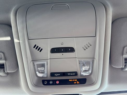 Used 2020 Chevrolet Equinox LT image 18