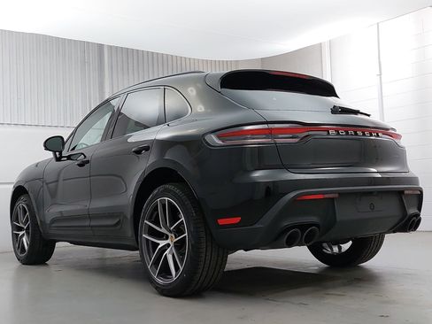 Certified 2026 Porsche Macan AWD/4WD image 3