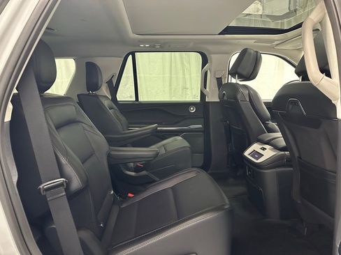 Used 2025 Lincoln Navigator Reserve image 60