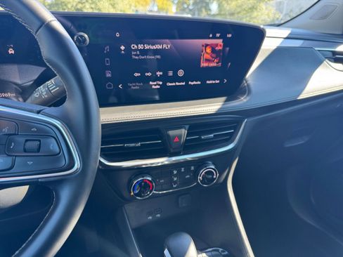 Used 2025 Buick Encore GX Preferred image 18