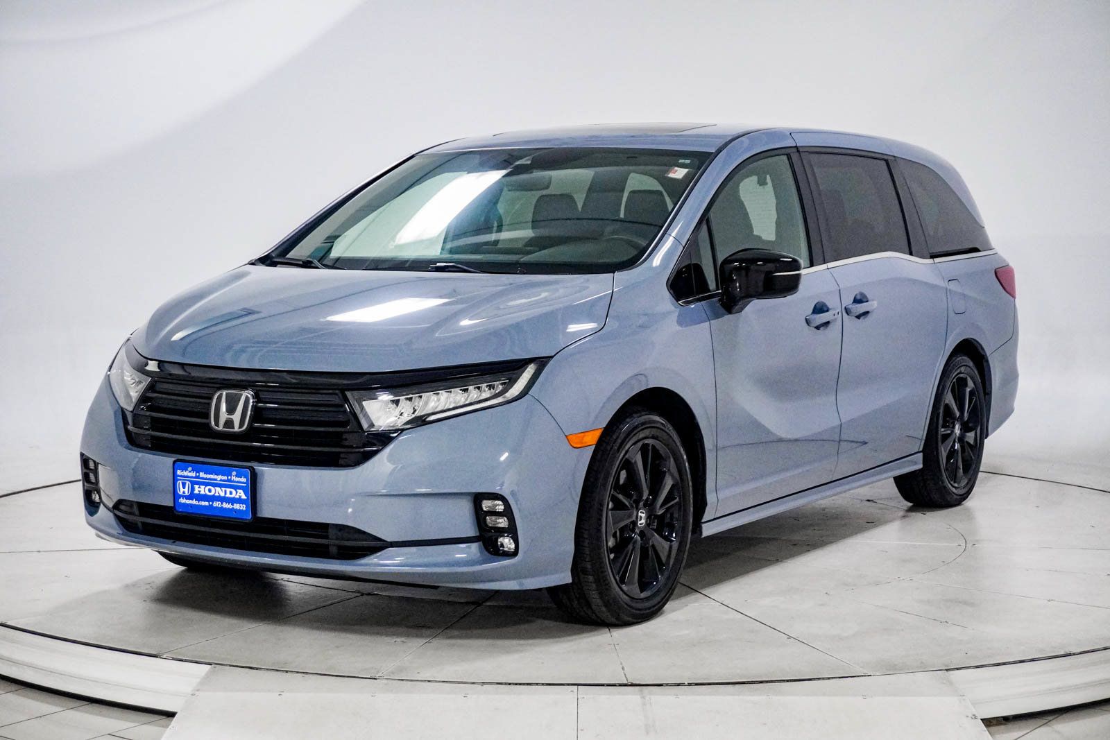 Used 2024 Honda Odyssey Sport image 3