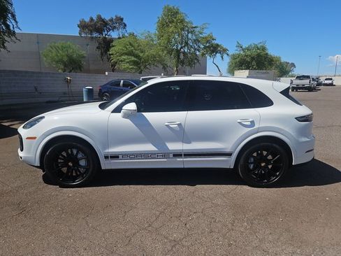 Used 2019 Porsche Cayenne Turbo AWD/4WD image 3