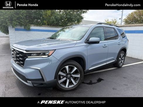 Used 2025 Honda Pilot Touring image 1