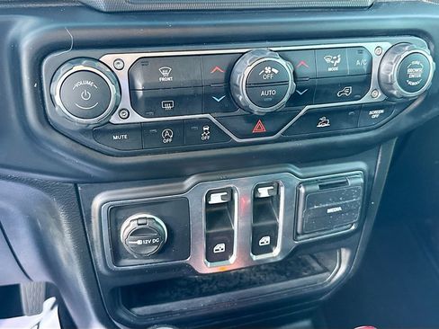 Used 2021 Jeep Wrangler Willys image 17