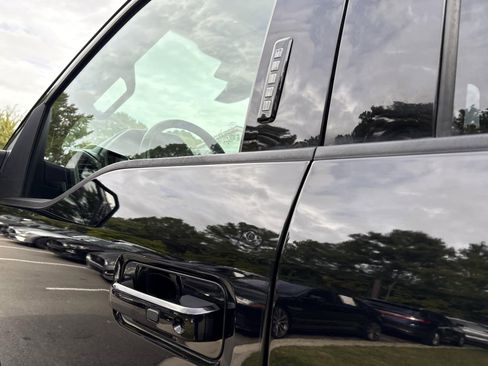 Used 2018 Ford F150 Raptor w/ Equipment Group 802A Luxury image 19