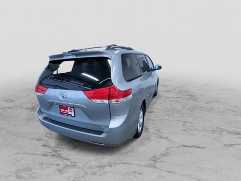 Used 2011 Toyota Sienna LE w/ Towing Pkg FWD image 10