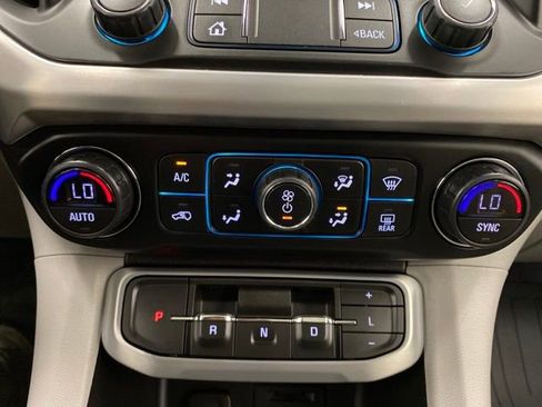 Used 2021 GMC Acadia SLT w/ Preferred Package image 25