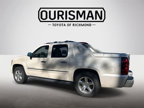 Used 2012 Chevrolet Avalanche LTZ image 7