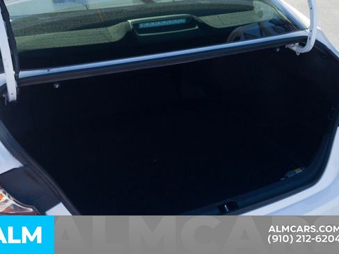 Used 2025 Toyota Camry SE image 8