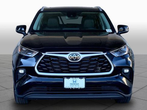 Used 2024 Toyota Highlander XLE FWD image 7
