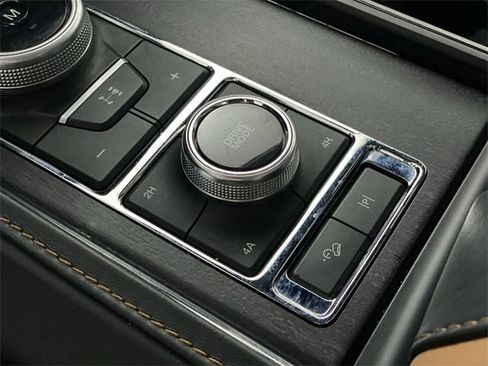 Used 2023 Ford Expedition Platinum image 43