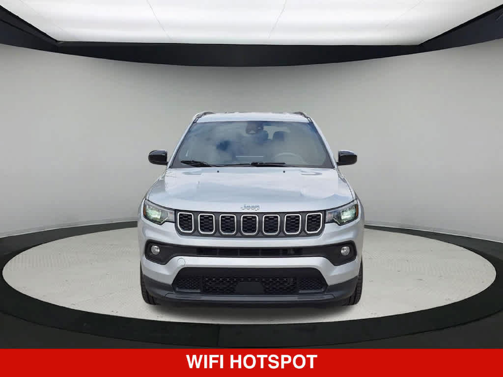 Used 2024 Jeep Compass Latitude AWD/4WD image 10