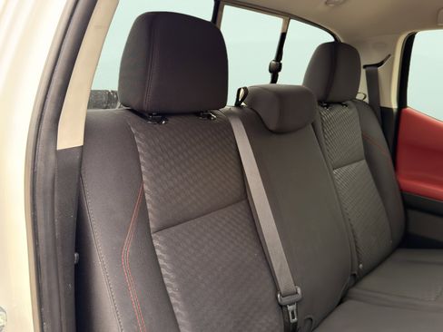 Used 2022 Toyota Tacoma SR5 RWD image 31