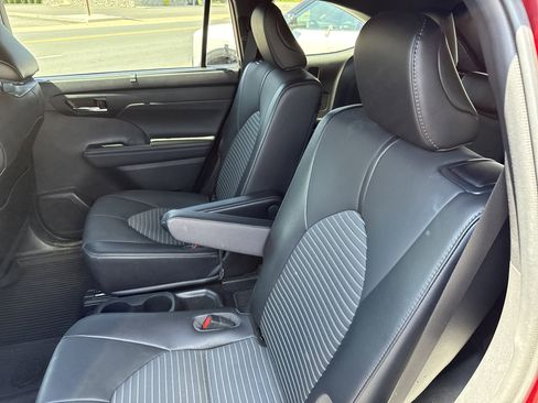 Used 2021 Toyota Highlander XSE AWD/4WD image 13