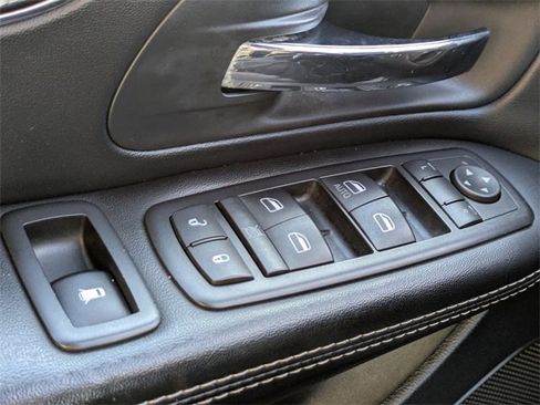 Used 2017 Dodge Grand Caravan SE image 23