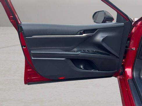 Used 2020 Toyota Camry LE image 14