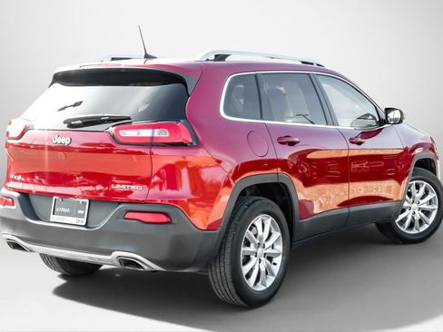 Used 2017 Jeep Cherokee Limited w/ Luxury Group AWD/4WD image 5