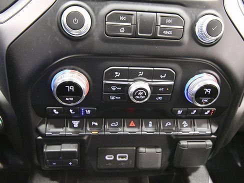 Used 2022 GMC Sierra 3500 SLT w/ SLT Premium Package image 27