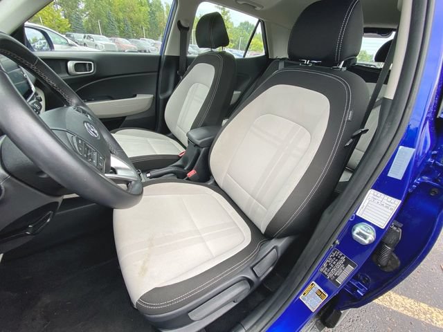 Used 2025 Hyundai Venue SEL FWD image 19