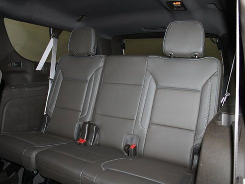 Used 2024 GMC Yukon XL Denali w/ Denali Reserve Package image 11