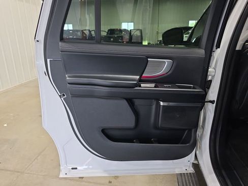Used 2025 Ford Expedition Max Platinum AWD/4WD image 27