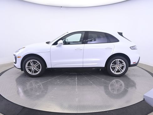Certified 2023 Porsche Macan AWD/4WD image 2