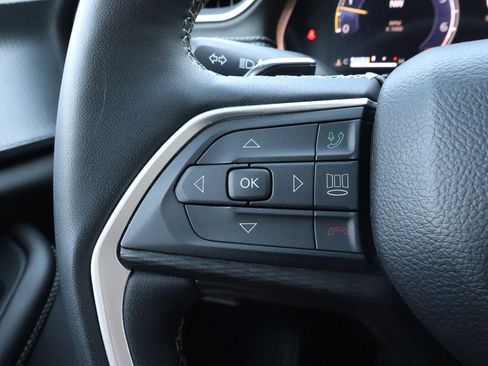 Used 2023 Jeep Grand Cherokee Altitude image 28