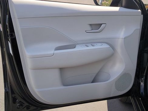Used 2025 Hyundai Kona SEL FWD image 11