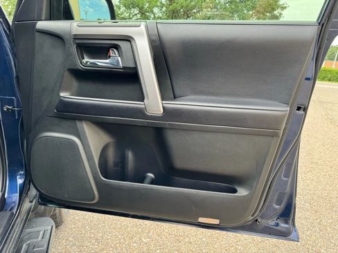 Used 2018 Toyota 4Runner SR5 image 28