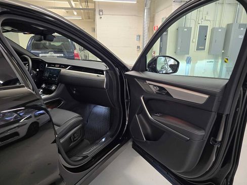 Used 2026 Jaguar F-PACE R-Dynamic S AWD/4WD image 11