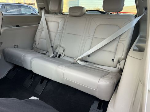 Used 2021 Lincoln Navigator Reserve w/ Luxury Package image 24