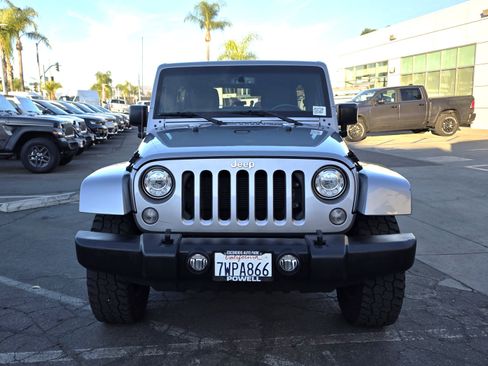 Used 2017 Jeep Wrangler Unlimited Rubicon w/ Connectivity Group image 7