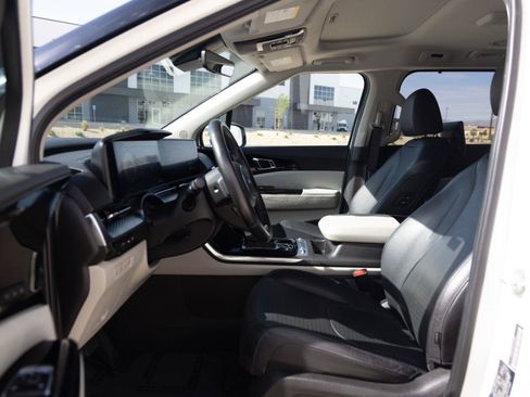 Used 2023 Kia Carnival SX Prestige FWD image 16