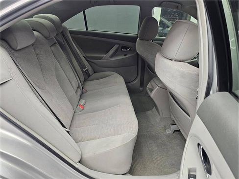 Used 2011 Toyota Camry LE FWD image 4