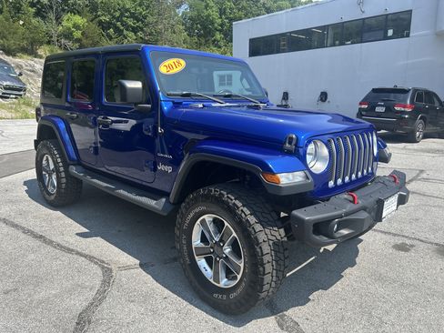 Used 2018 Jeep Wrangler Unlimited Sahara AWD/4WD image 4