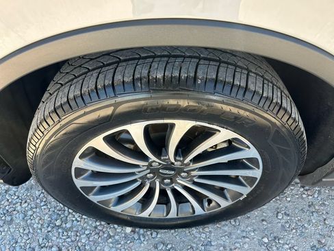 Used 2022 Lincoln Aviator Reserve w/ Equipment Group 201A AWD/4WD image 38