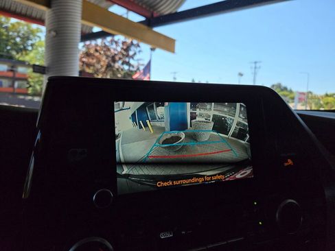 Used 2023 Toyota Highlander XLE image 15