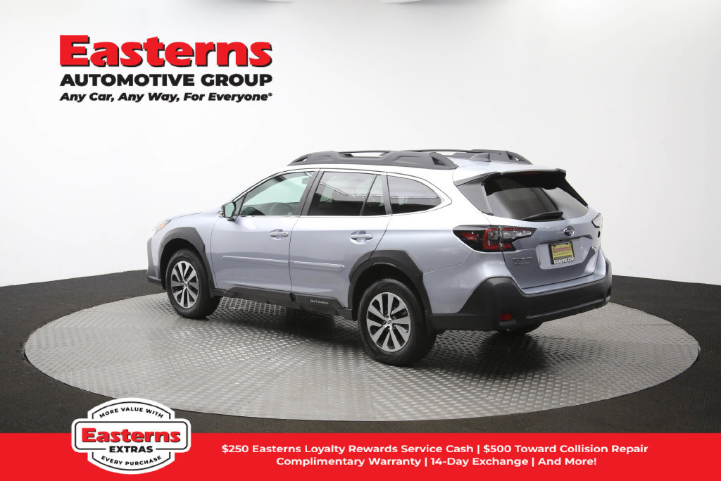 Used 2025 Subaru Outback Limited AWD/4WD image 58