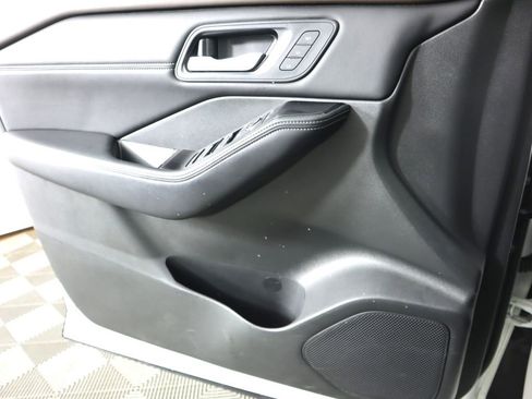 Used 2023 Nissan Rogue SL w/ SL Premium Package image 17