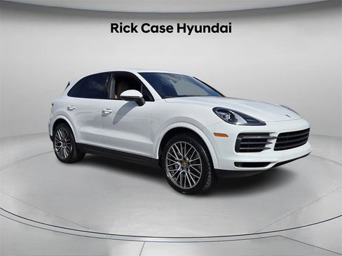 Used 2022 Porsche Cayenne Platinum Edition image 9