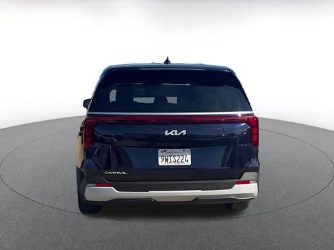 Used 2026 Kia Carnival FWD image 12