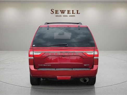 Used 2015 Lincoln Navigator 4WD image 4