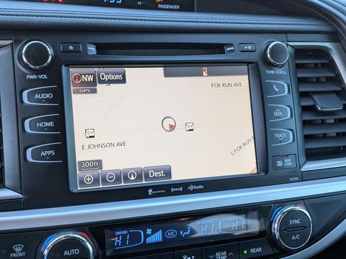 Used 2019 Toyota Highlander SE image 25