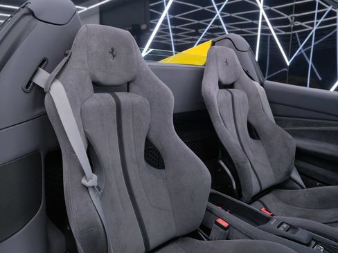 Used 2021 Ferrari F8 Tributo RWD image 21
