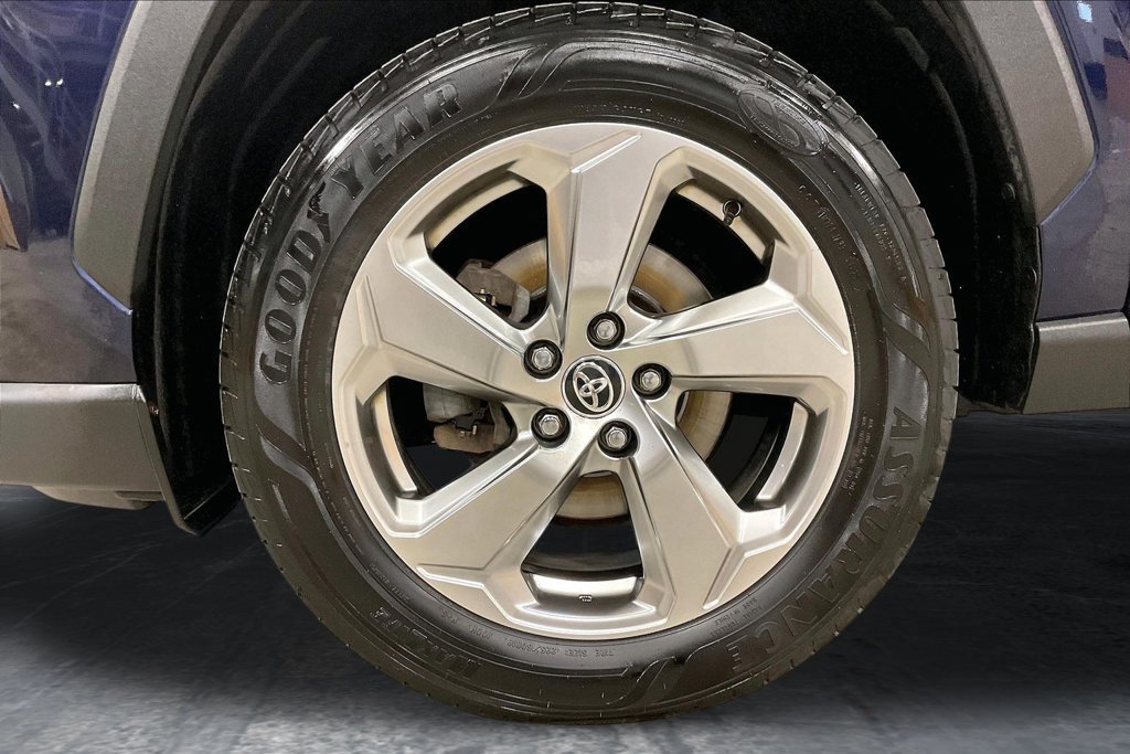 Used 2020 Toyota RAV4 Limited AWD/4WD image 35