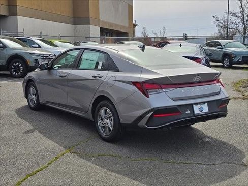 New 2026 Hyundai Elantra SE FWD image 5