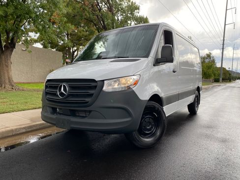 Used 2025 Mercedes-Benz Sprinter 2500 image 2