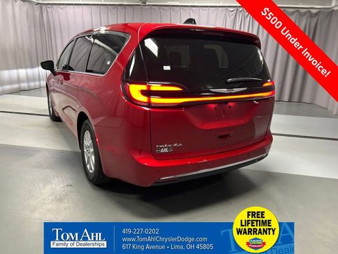 New 2026 Chrysler Pacifica Select image 5